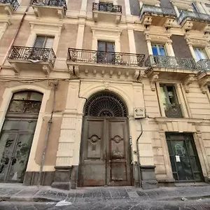https://casa-manzoni.catania-hotels.net